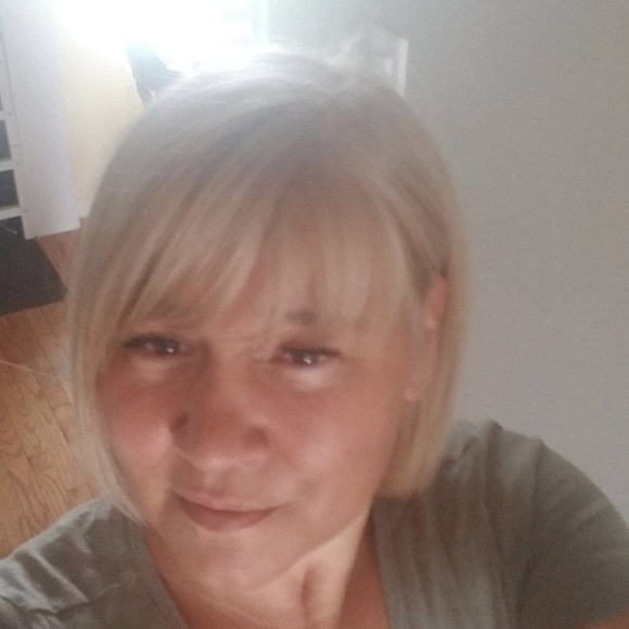 Meet your Posher, Stephanie - Picture 1 of 1